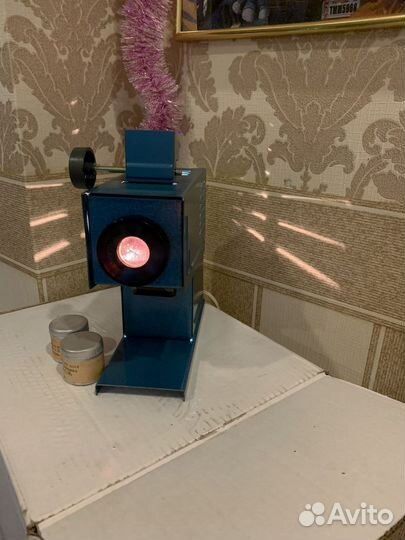 Проектор диафильмов и слайдов времён СССР