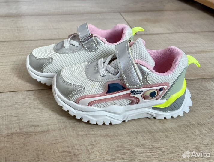 Кроссовки для девочки