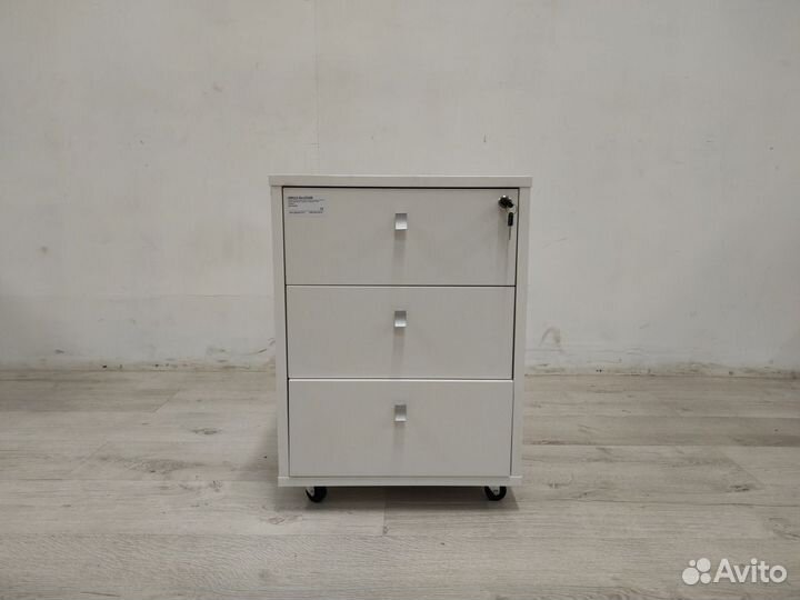 Тумба подкатная, 3 ящика с замком. Новая 09512