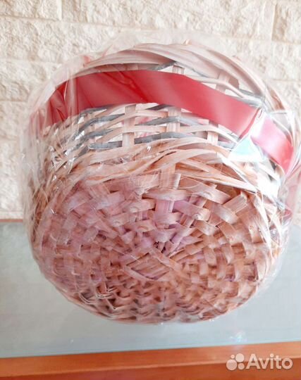 Корзина подарочная новая