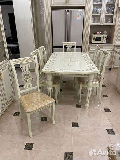 Стол и стулья 