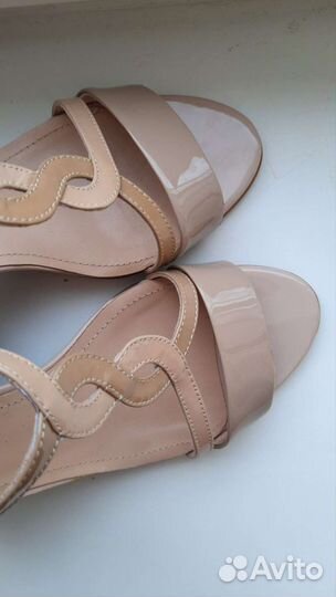 Босоножки новые кожа 40