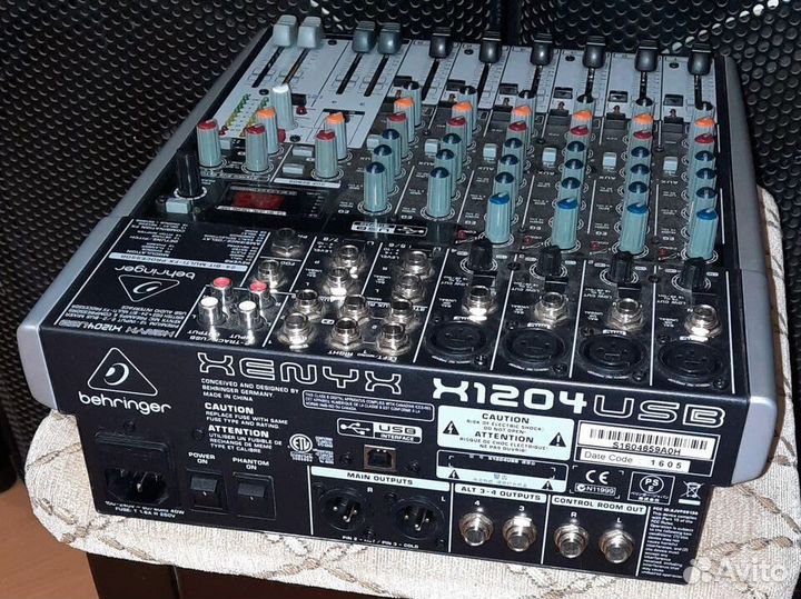 Микшерный пульт Behringer Xenyx X1204USB Микшер FX