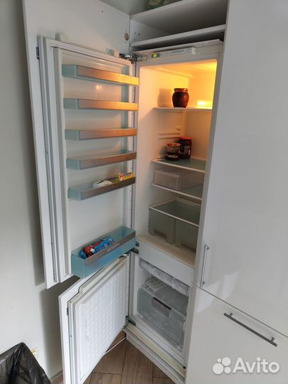 Встраиваемый холодильник Siemens KI30E440