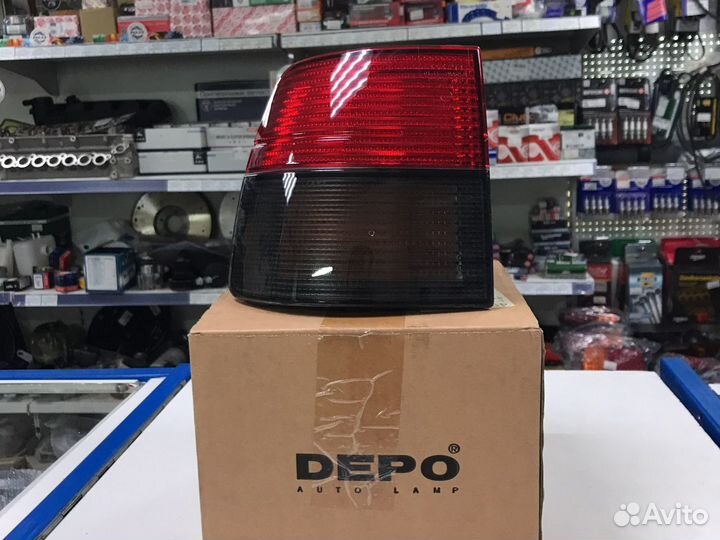 4451905luesr Фонарь задн. внешн. лев. красн-тонир