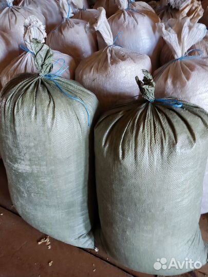 Опилки сухие в мешках