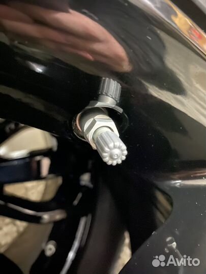 Оригинальные шипованные колёса Range Rover R21