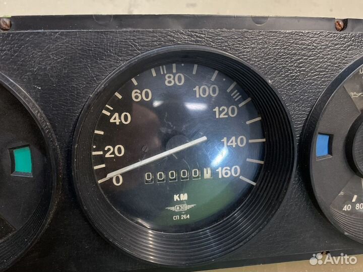 Щиток приборов Москвич 2140