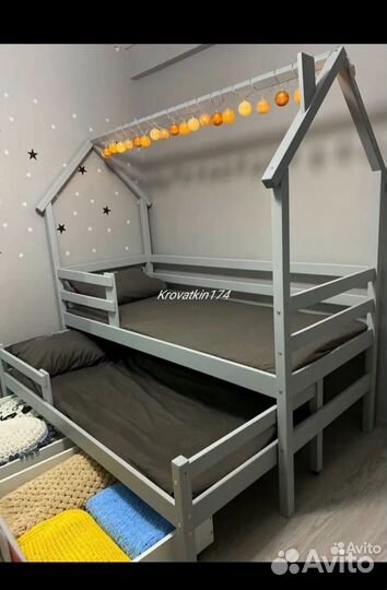 Выдвижная кровать для двоих детей из массива
