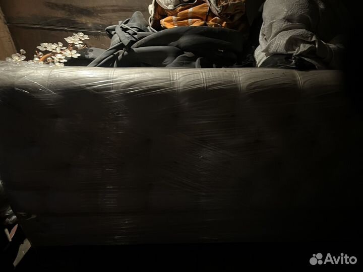 Кровать двухспальная с матрасом