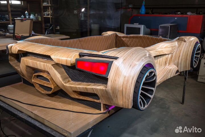 Детская кровать машина