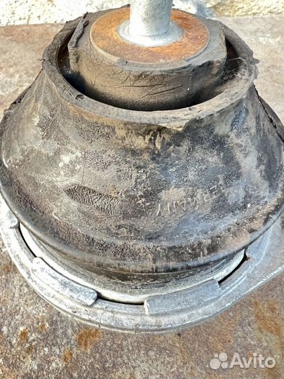 Подушка двигателя Audi Volkswagen