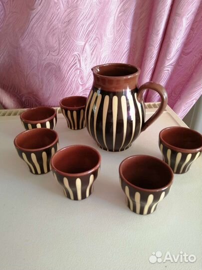 Кувшин и бокалы