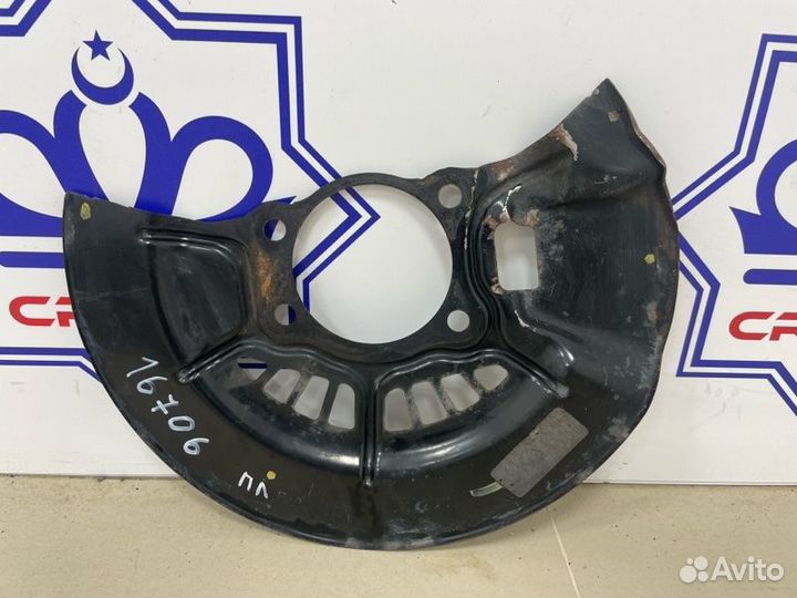 Пыльник тормозного диска передний левый Toyota