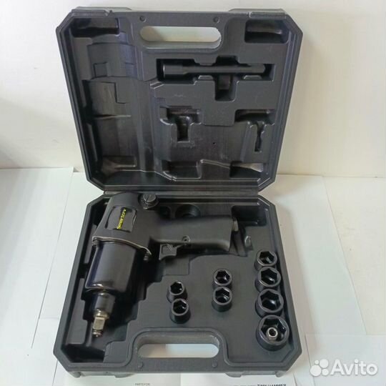 Гайковерт пневматический головками в кейсе