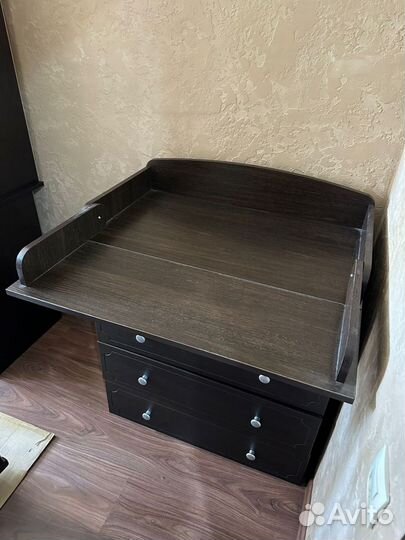 Детский пеленальный комод. Кроватка маятниковая