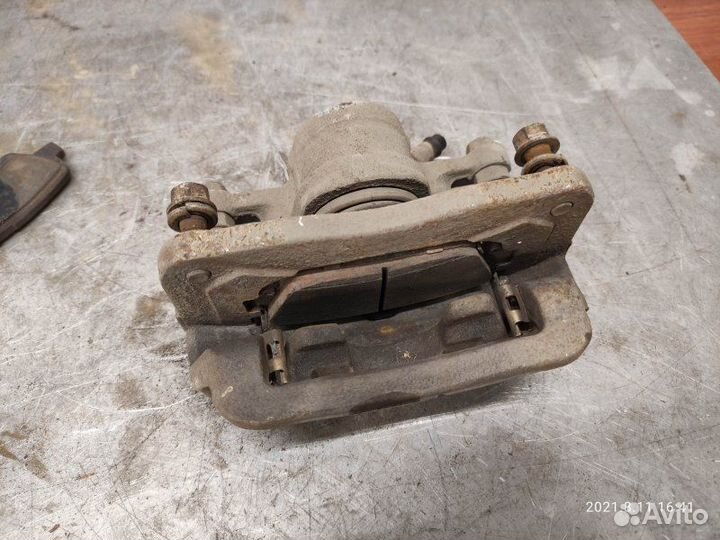 Суппорт задний правый Hyundai Santa Fe 2 D4HB 2010