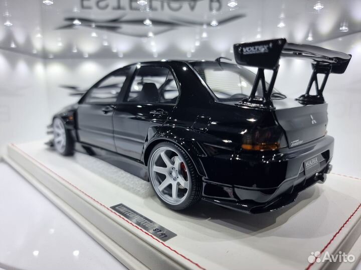 Модель Mitsubishi EVO 9 Voltex 1:18 OneModel