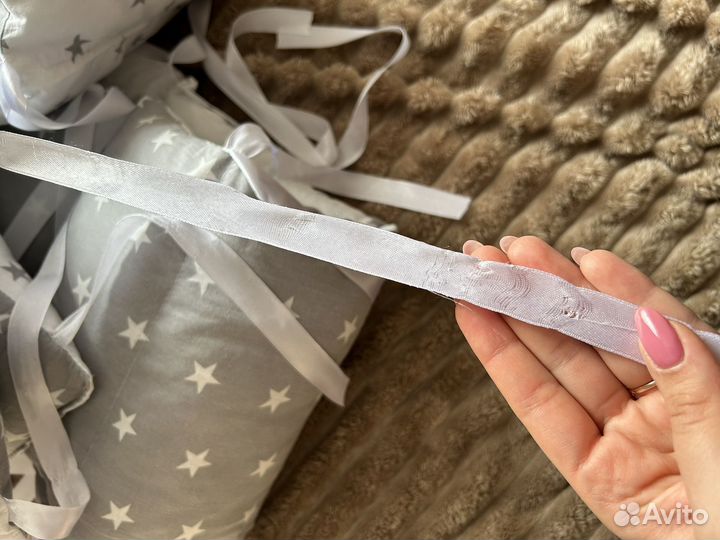 Бортики в детскую кроватку серые