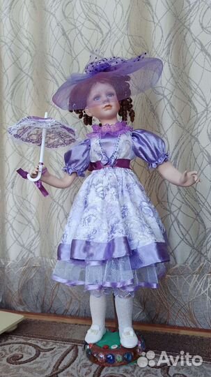 Кукла фарфоровая