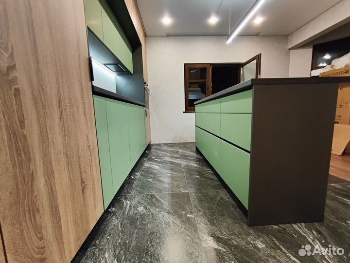 Кухонный гарнитур угловой на заказ с островом