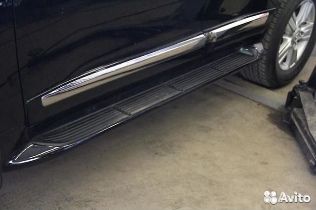 Пороги Toyota Land Cruiser 200 с подсветкой