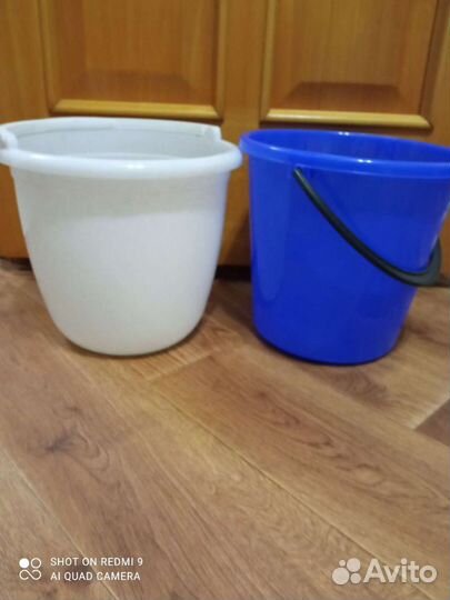Ведро пластиковое, банки стеклянные