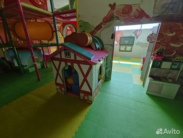 Детский аттракцион лабиринт батут