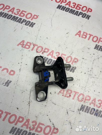 Петля двери верхняя задняя правая Mitsubishi