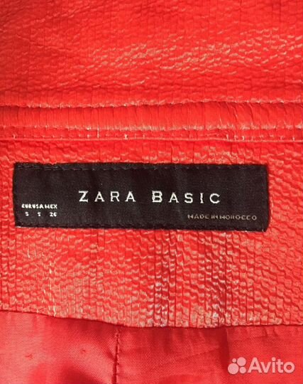 Лёгкая под кожу ветровка Zara