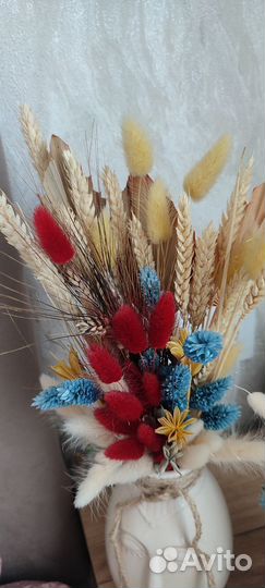 Букет из сухоцветов в вазе