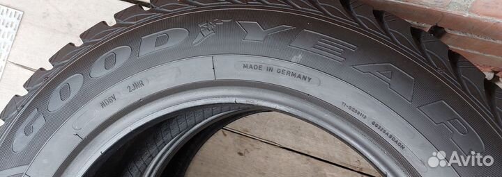 Goodyear UltraGrip Extreme 215/65 R16