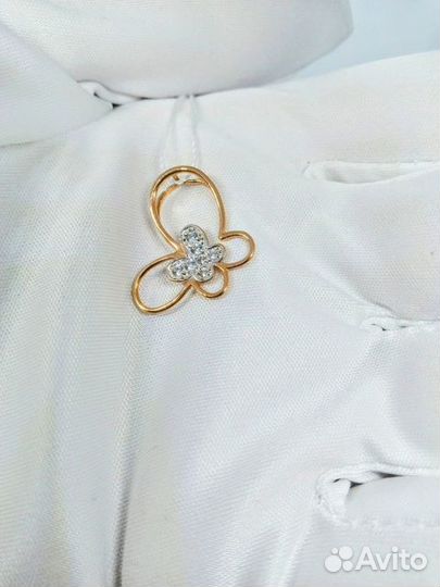 Золотая подвеска с камнем