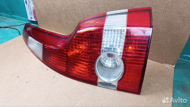 Фонарь задний правый Volvo V50