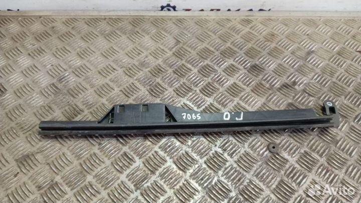 Направляющая стекла двери правая Man Tgs