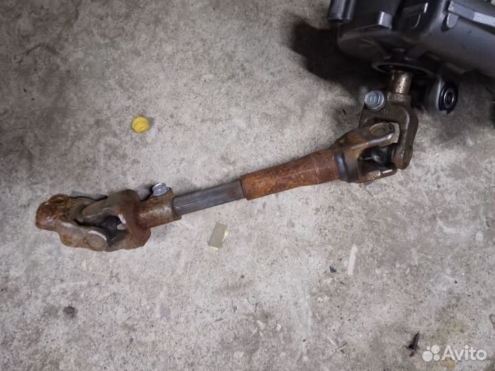 Рулевой карданчик Toyota Prius C Aqua