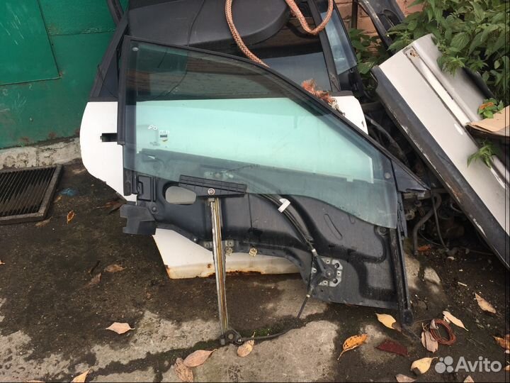 Стекло переднее правое стеклоподъемник Audi 80 B3