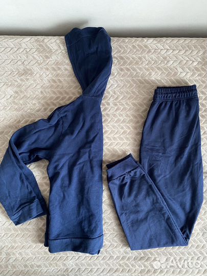 Спортивный костюм на мальчика 146