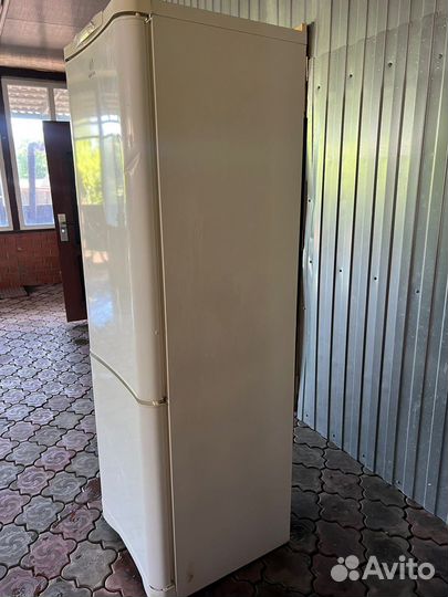 Холодильник indesit