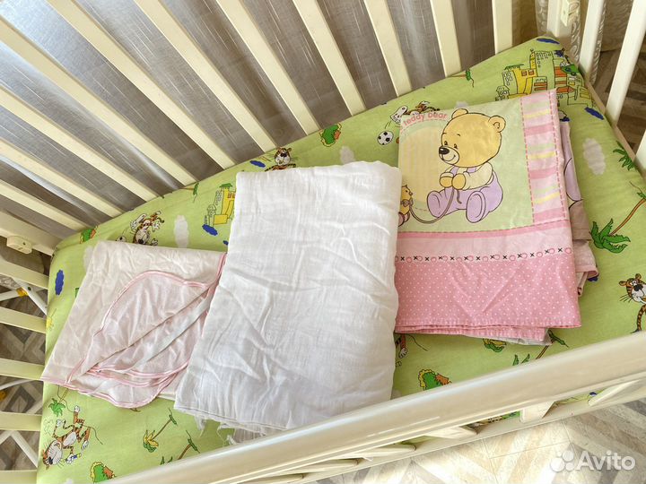 Детская кроватка с универсальным маятником