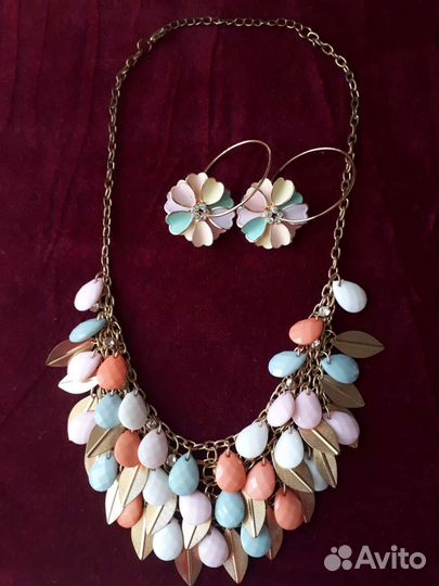 Серьги, колье, браслеты