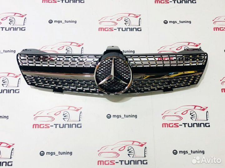 Решетка радиатора CLS W219 Diamond Black 05-07