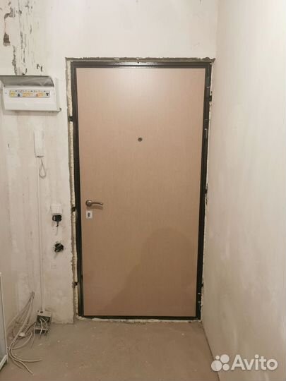 Дверь входная метал б/у, 105х206
