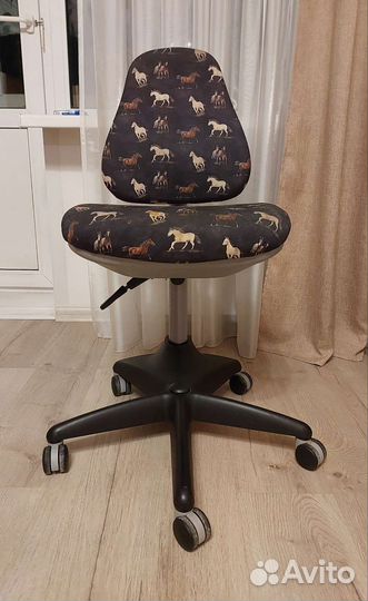 Стул школьный