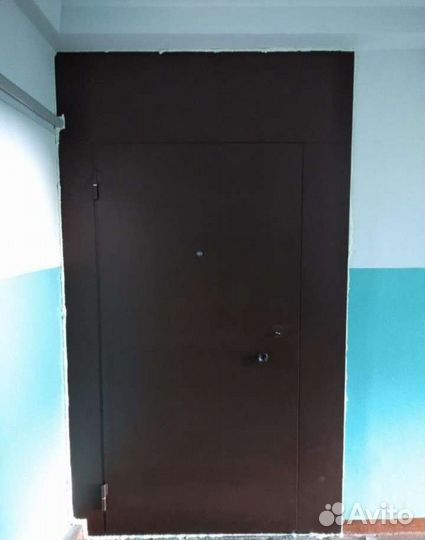 Дверь металлическая тамбурная в карман с замком