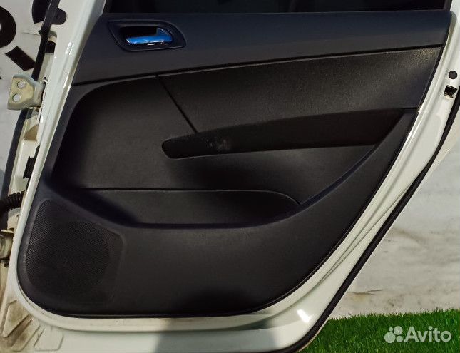 Обшивка двери задней правой Peugeot 308