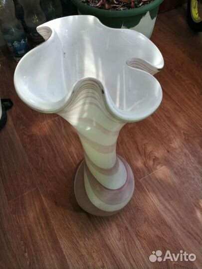 Напольная ваза для цветов