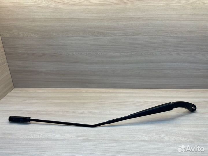 Поводок дворника передний правый LADA X-Ray Cross