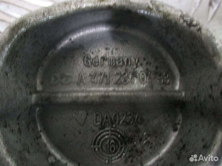 Крышка блока цилиндров Mercedes-Benz A4712340433