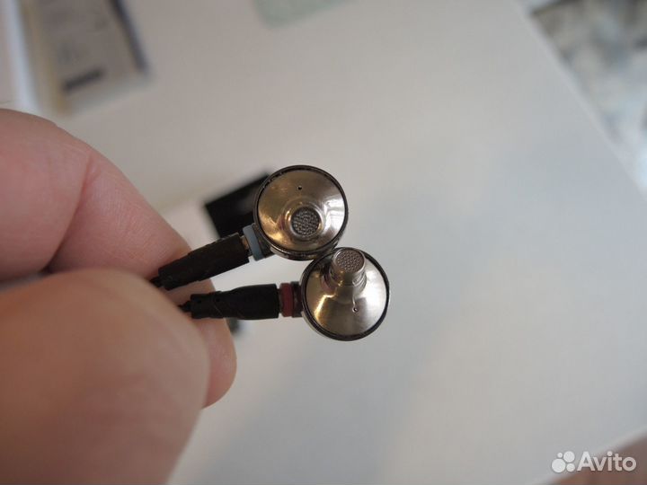 Наушники внутриканальные, гибриды и трибиды